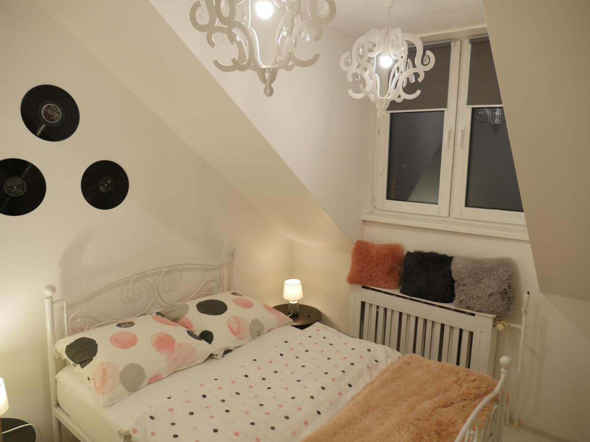 Art Vinyl Loft Apartment *